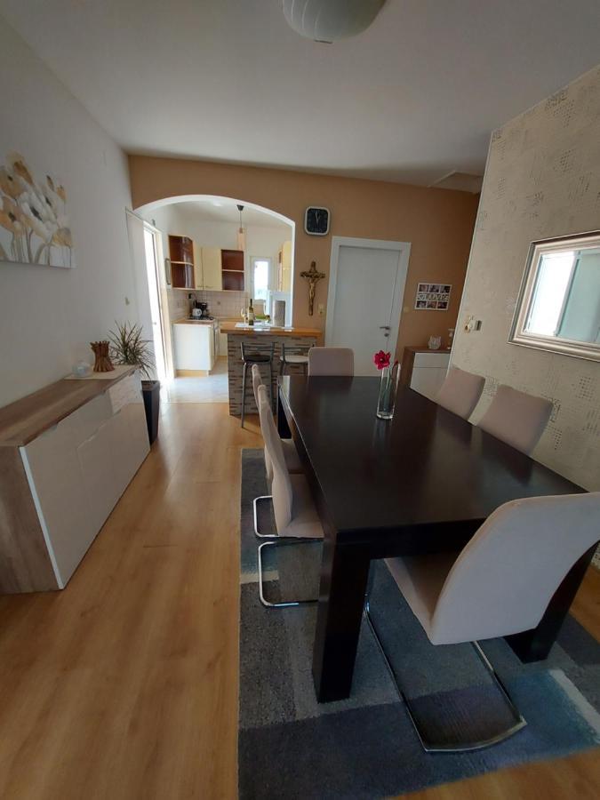 Apartman Larisa Apartamento Kampor Exterior foto